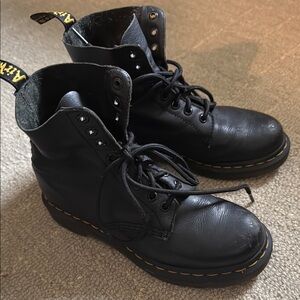 Dr. Martens 1460 Pascal boot in black